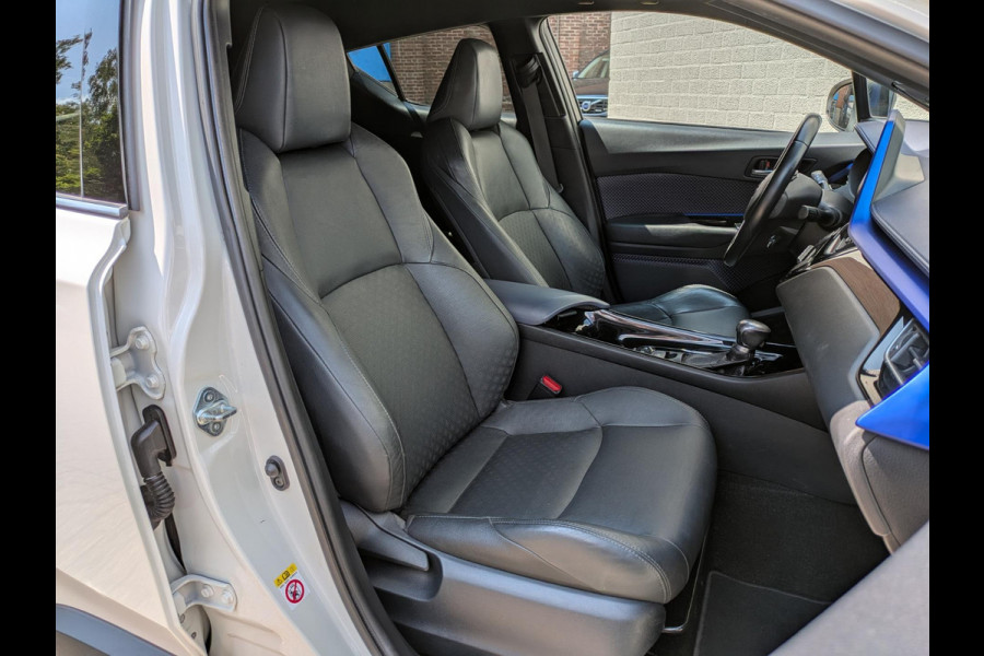 Toyota C-HR 1.8 Hybrid Bi-Tone Plus|Leder|Blindspot|Keyless-Entry|JBL|Stoelverwarming|Afn.Trekhaak|Dealer onderhouden