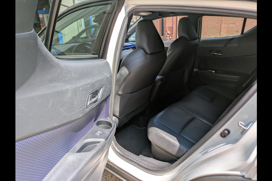 Toyota C-HR 1.8 Hybrid Bi-Tone Plus|Leder|Blindspot|Keyless-Entry|JBL|Stoelverwarming|Afn.Trekhaak|Dealer onderhouden