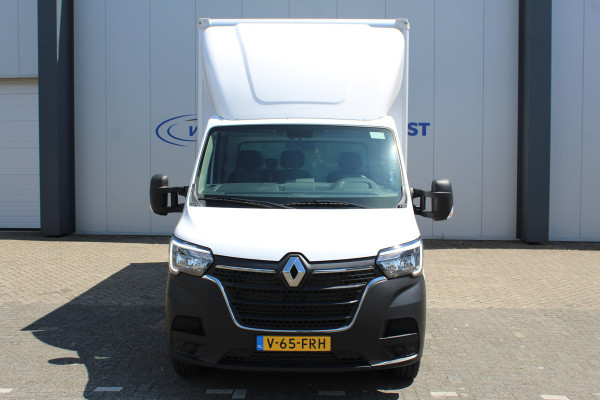 Renault Master T35 2.3 dCi 165 L3. Slechts 8.911km. Afmetingen laadbak: L=4.17cm / B=2.15cm / H=2.36cm Airco, centr. vergr., cruise control, telefoonvoorb., zij-deur, lift, 3-zits, LED dagrijverlichting, laadruimte betimmerd etc.