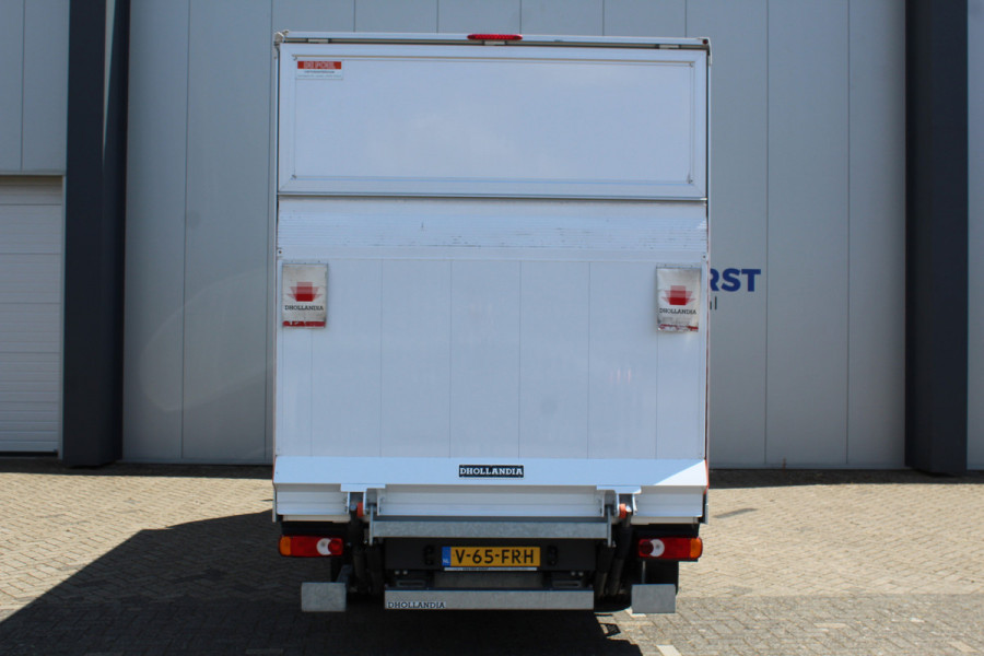 Renault Master T35 2.3 dCi 165 L3. Slechts 8.911km. Afmetingen laadbak: L=4.17cm / B=2.15cm / H=2.36cm Airco, centr. vergr., cruise control, telefoonvoorb., zij-deur, lift, 3-zits, LED dagrijverlichting, laadruimte betimmerd etc.