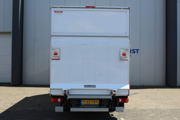 Renault Master T35 2.3 dCi 165 L3. Slechts 8.911km. Afmetingen laadbak: L=4.17cm / B=2.15cm / H=2.36cm Airco, centr. vergr., cruise control, telefoonvoorb., zij-deur, lift, 3-zits, LED dagrijverlichting, laadruimte betimmerd etc.