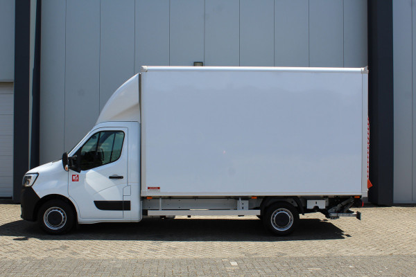 Renault Master T35 2.3 dCi 165 L3. Slechts 8.911km. Afmetingen laadbak: L=4.17cm / B=2.15cm / H=2.36cm Airco, centr. vergr., cruise control, telefoonvoorb., zij-deur, lift, 3-zits, LED dagrijverlichting, laadruimte betimmerd etc.