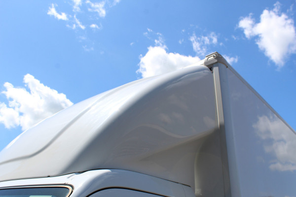 Renault Master T35 2.3 dCi 165 L3. Slechts 8.911km. Afmetingen laadbak: L=4.17cm / B=2.15cm / H=2.36cm Airco, centr. vergr., cruise control, telefoonvoorb., zij-deur, lift, 3-zits, LED dagrijverlichting, laadruimte betimmerd etc.