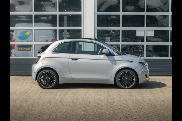 Fiat 500E Cabrio La Prima 42 kWh | Clima | Cruise | Leder | 17" | Priv Glass | Winter Pack | JBL Sound | BSM | Apple Carplay