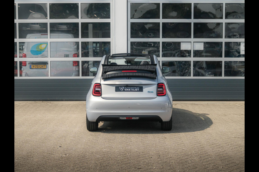 Fiat 500E Cabrio La Prima 42 kWh | Clima | Cruise | Leder | 17" | Priv Glass | Winter Pack | JBL Sound | BSM | Apple Carplay