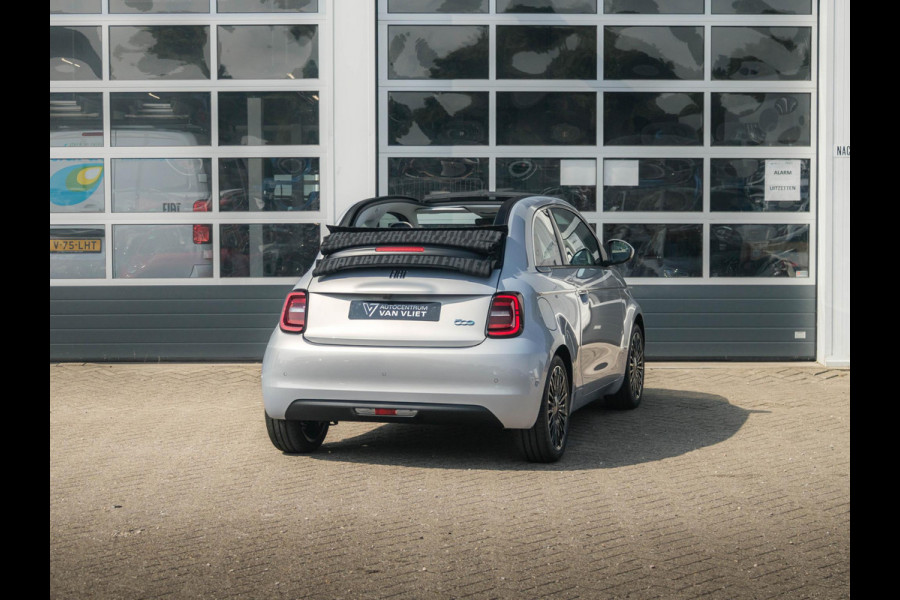 Fiat 500E Cabrio La Prima 42 kWh | Clima | Cruise | Leder | 17" | Priv Glass | Winter Pack | JBL Sound | BSM | Apple Carplay