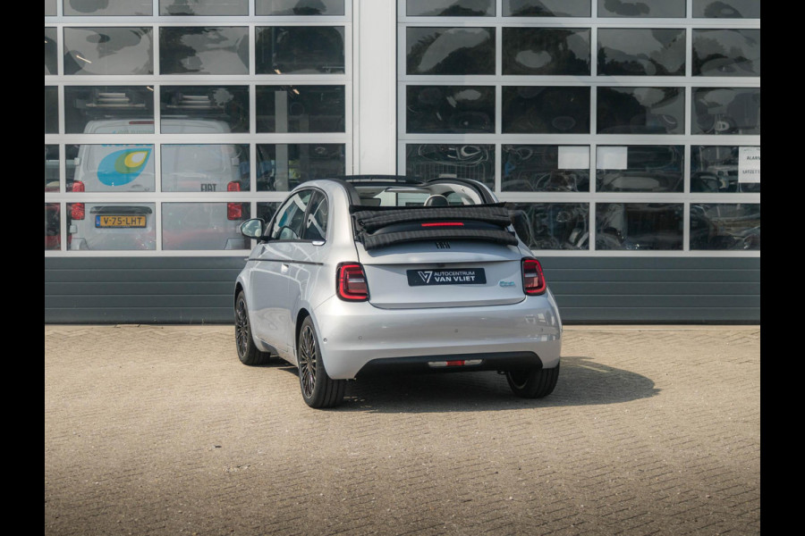 Fiat 500E Cabrio La Prima 42 kWh | Clima | Cruise | Leder | 17" | Priv Glass | Winter Pack | JBL Sound | BSM | Apple Carplay