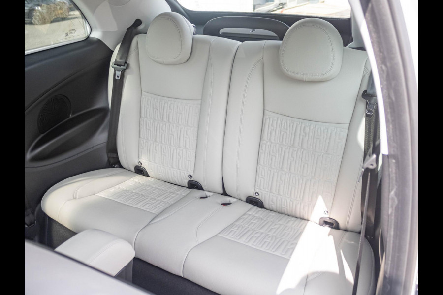 Fiat 500E Cabrio La Prima 42 kWh | Clima | Cruise | Leder | 17" | Priv Glass | Winter Pack | JBL Sound | BSM | Apple Carplay