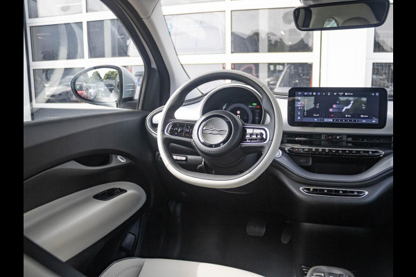 Fiat 500E Cabrio La Prima 42 kWh | Clima | Cruise | Leder | 17" | Priv Glass | Winter Pack | JBL Sound | BSM | Apple Carplay