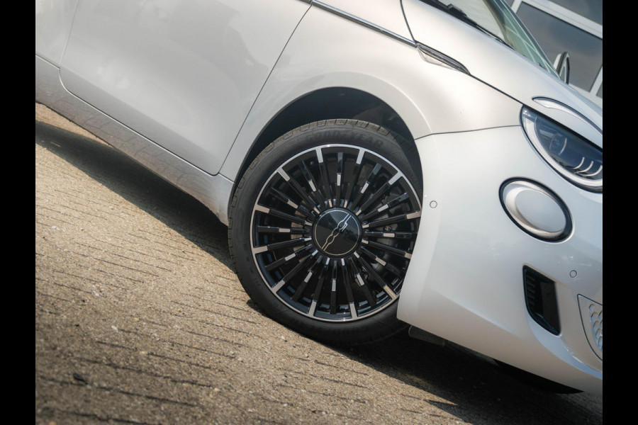 Fiat 500E Cabrio La Prima 42 kWh | Clima | Cruise | Leder | 17" | Priv Glass | Winter Pack | JBL Sound | BSM | Apple Carplay