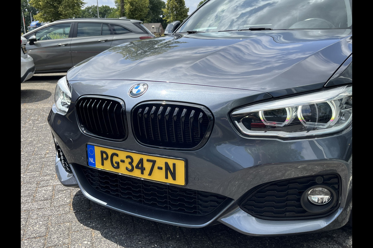 BMW 1-serie 118i Corporate Lease High Executive M Sport Automaat | M-Sport | Origineel Carplay | Vol leder Sportstoelen | M-Stuur | Draadloos laden | Stoelverwarming | etc. etc. BMW 1-serie 118i Corporate Lease High Executive M Sport Automaat | M-Sport | Origineel Carplay | Vol leder Sportstoelen | M-Stuur | Draadloos laden | Stoelverwarming | etc. etc.