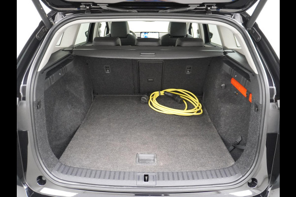 Škoda ENYAQ iV 60 ORIG. NL. NAP KM. | CAMERA | STOELVERWARMING VOOR + ACHTER | ELEK. TREKHAAK