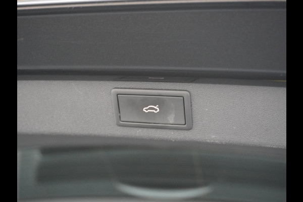 Škoda ENYAQ iV 60 ORIG. NL. NAP KM. | CAMERA | STOELVERWARMING VOOR + ACHTER | ELEK. TREKHAAK