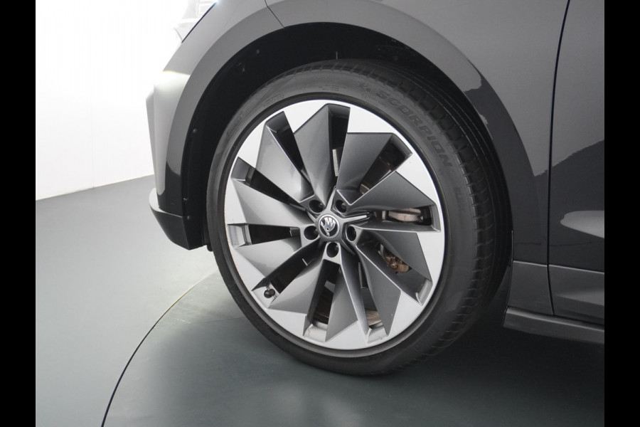 Škoda ENYAQ iV 60 ORIG. NL. NAP KM. | CAMERA | STOELVERWARMING VOOR + ACHTER | ELEK. TREKHAAK