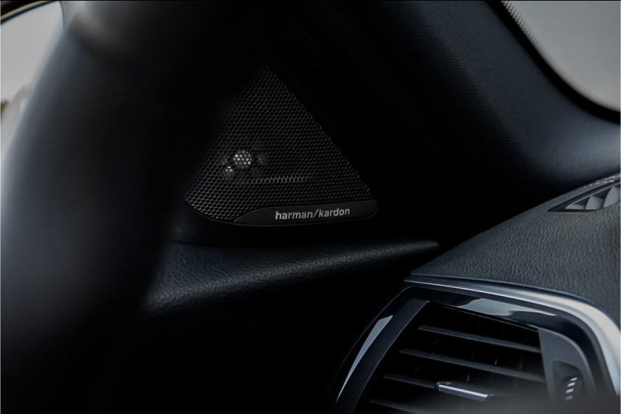 BMW 1-serie M140i Shadow Schuifdak H/K Stuurverw Camera CarPlay Leer