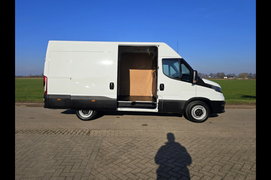 Iveco Daily 35S14V 2.3 352L H2 L2L H2 - 140 Pk - Euro 6 - Climate Control - Cruise Control