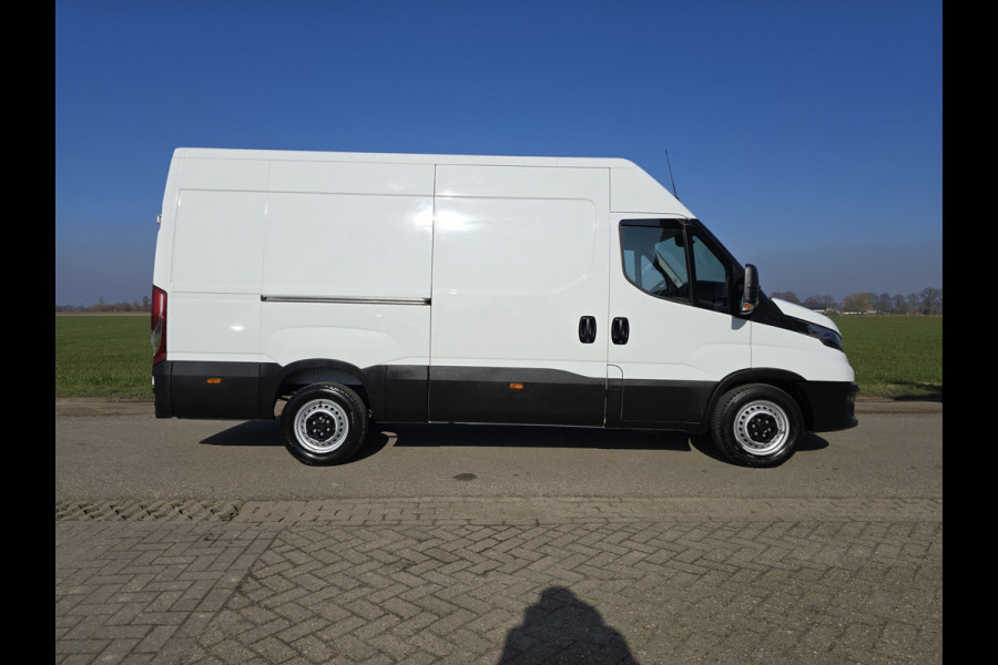 Iveco Daily 35S14V 2.3 352L H2 L2L H2 - 140 Pk - Euro 6 - Airco - Cruise Control