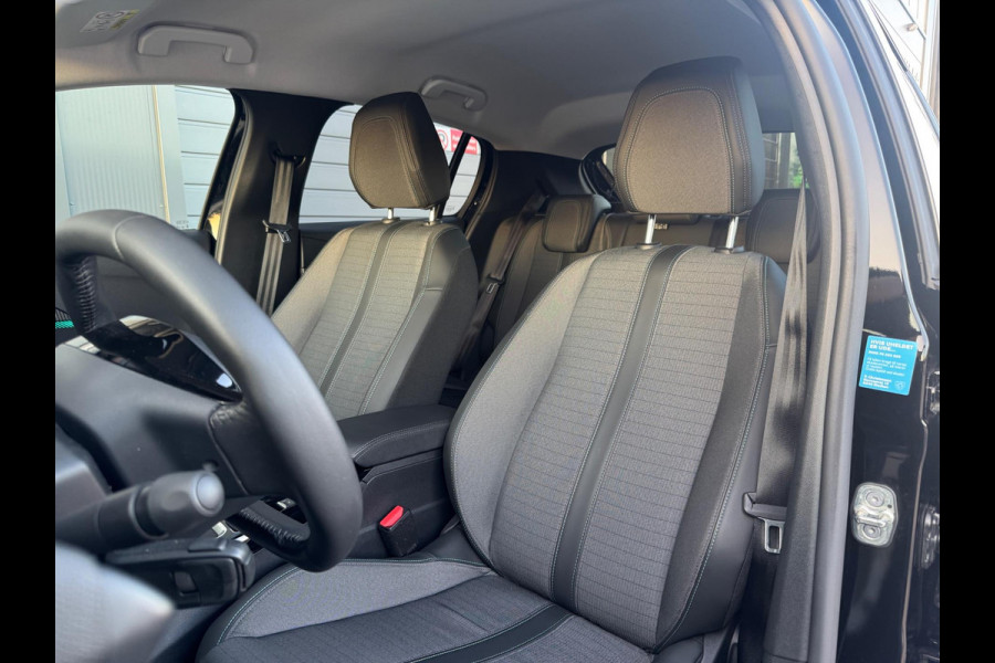 Peugeot 208 1.2 PureTech Allure 100 PK Carbon | Nav | Camera | Sensor