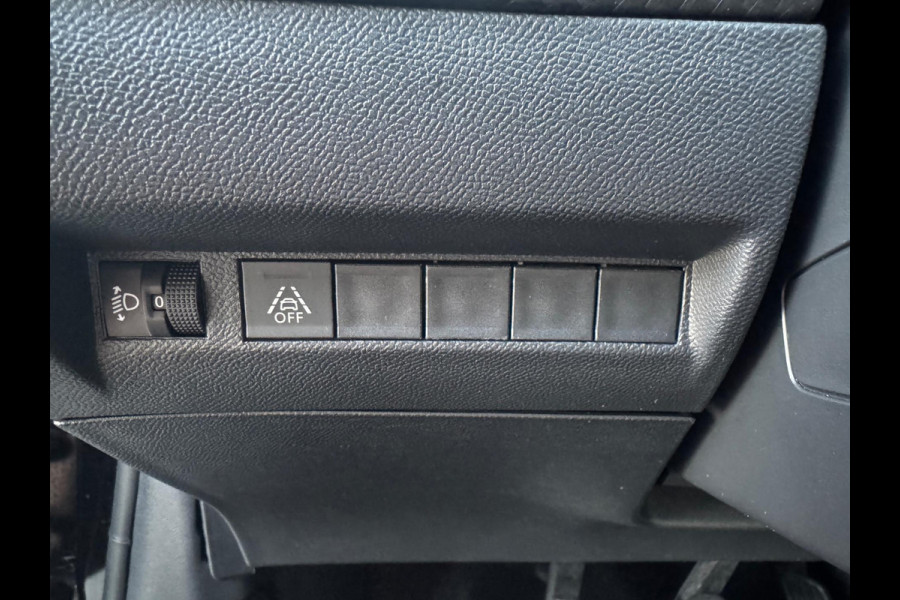 Peugeot 208 1.2 PureTech Allure 100 PK Carbon | Nav | Camera | Sensor