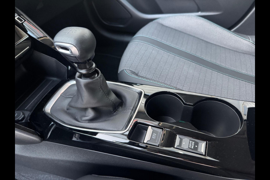 Peugeot 208 1.2 PureTech Allure 100 PK Carbon | Nav | Camera | Sensor