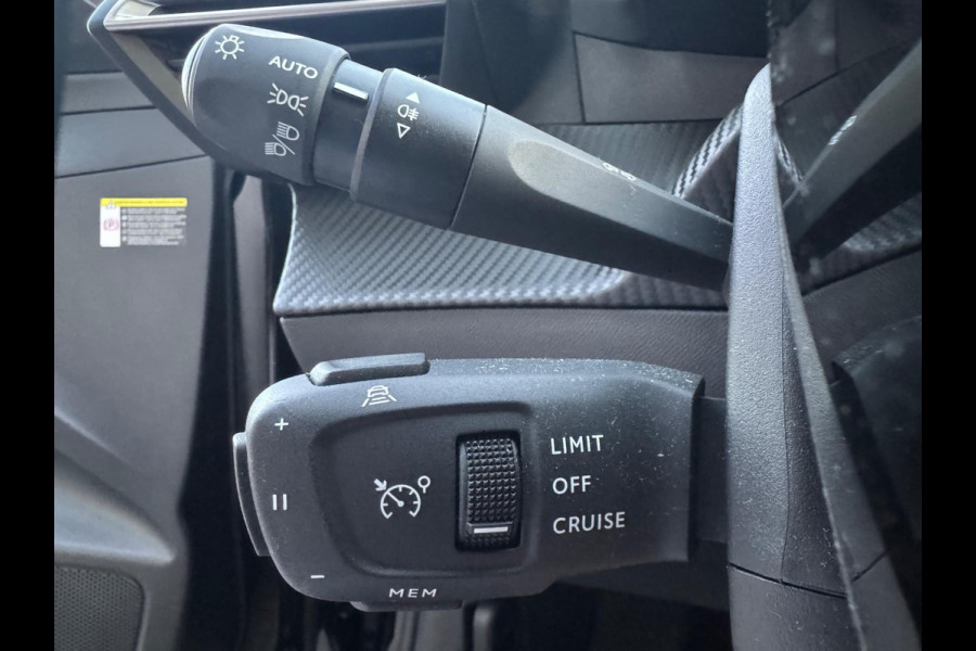Peugeot 208 1.2 PureTech Allure 100 PK Carbon | Nav | Camera | Sensor