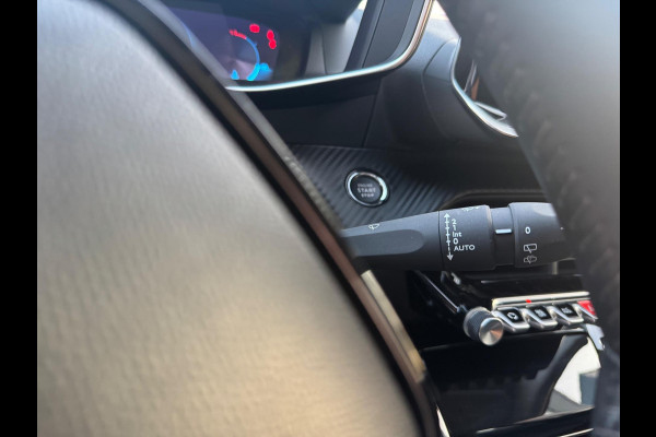Peugeot 208 1.2 PureTech Allure 100 PK Carbon | Nav | Camera | Sensor