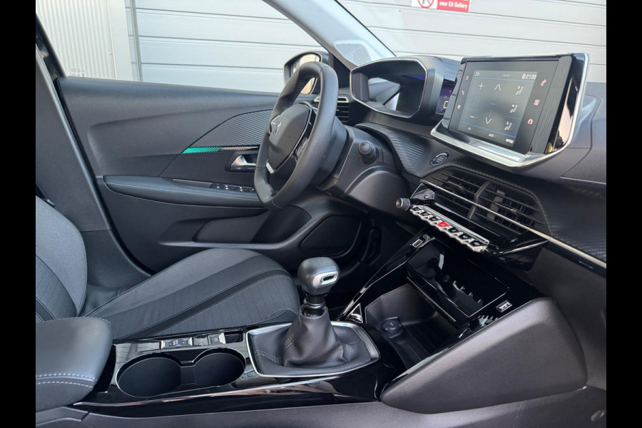 Peugeot 208 1.2 PureTech Allure 100 PK Carbon | Nav | Camera | Sensor