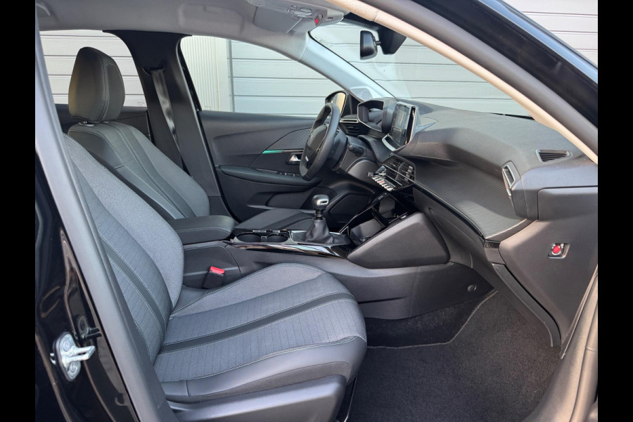 Peugeot 208 1.2 PureTech Allure 100 PK Carbon | Nav | Camera | Sensor