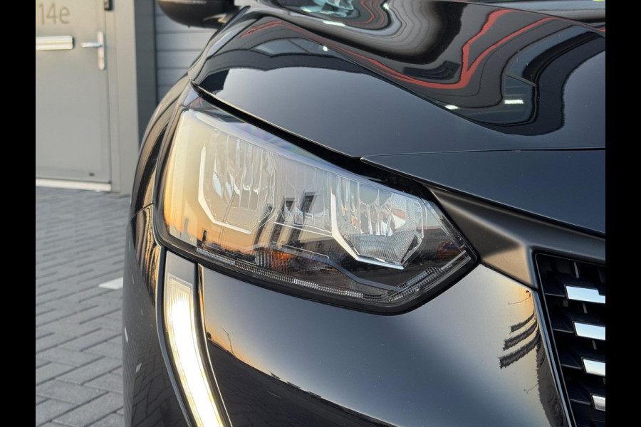 Peugeot 208 1.2 PureTech Allure 100 PK Carbon | Nav | Camera | Sensor