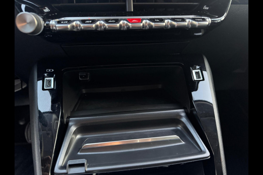 Peugeot 208 1.2 PureTech Allure 100 PK Carbon | Nav | Camera | Sensor