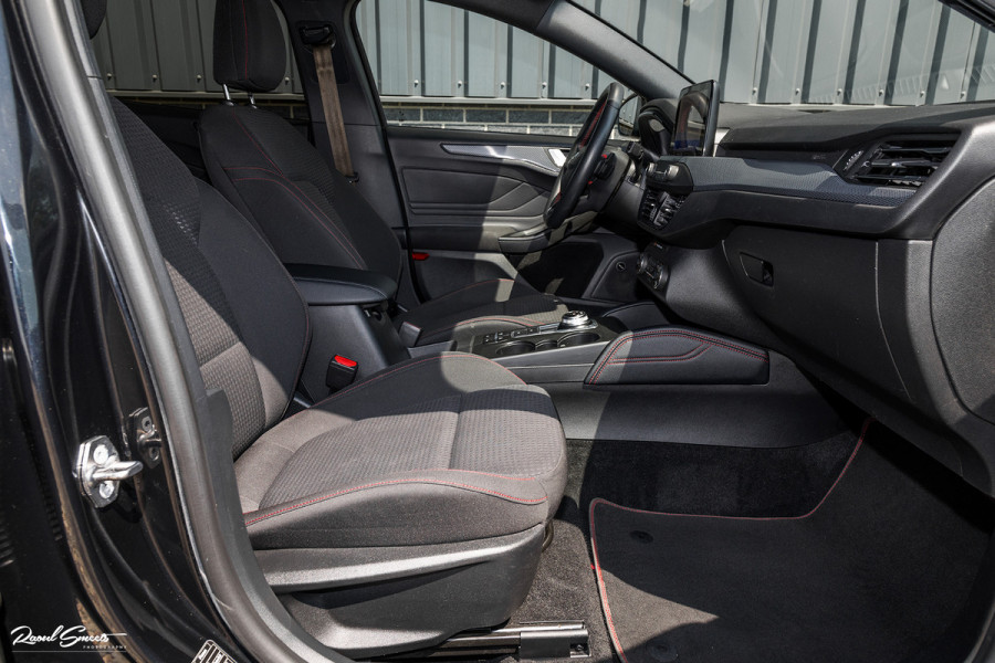 Ford FOCUS Wagon 1.5 EcoBoost ST Line Business | Cruise control | Apple carplay | trekhaak.afnb | Premium audio | Keyless |