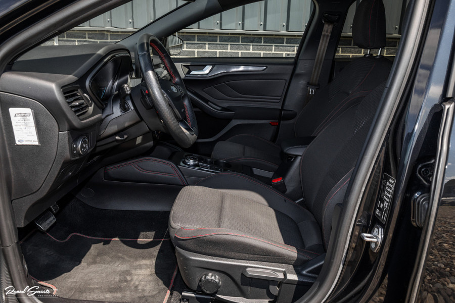 Ford FOCUS Wagon 1.5 EcoBoost ST Line Business | Cruise control | Apple carplay | trekhaak.afnb | Premium audio | Keyless |