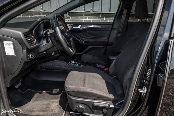 Ford FOCUS Wagon 1.5 EcoBoost ST Line Business | Cruise control | Apple carplay | trekhaak.afnb | Premium audio | Keyless |
