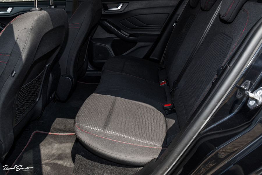 Ford FOCUS Wagon 1.5 EcoBoost ST Line Business | Cruise control | Apple carplay | trekhaak.afnb | Premium audio | Keyless |