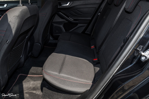 Ford FOCUS Wagon 1.5 EcoBoost ST Line Business | Cruise control | Apple carplay | trekhaak.afnb | Premium audio | Keyless |