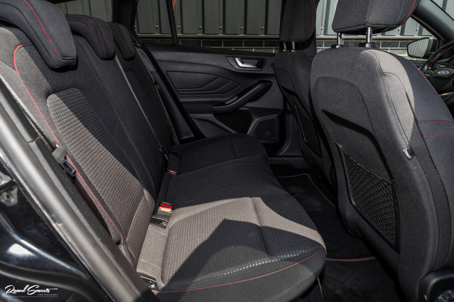 Ford FOCUS Wagon 1.5 EcoBoost ST Line Business | Cruise control | Apple carplay | trekhaak.afnb | Premium audio | Keyless |