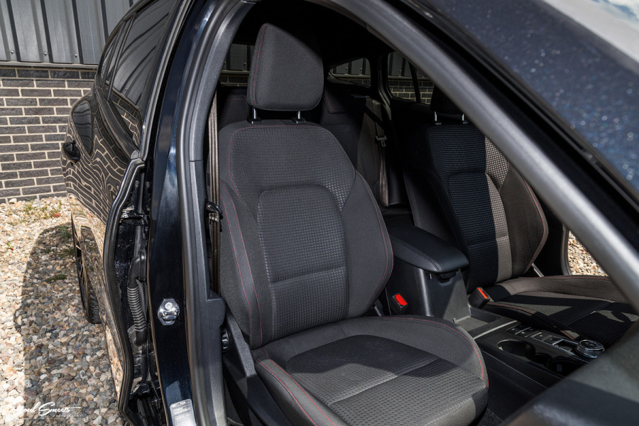 Ford FOCUS Wagon 1.5 EcoBoost ST Line Business | Cruise control | Apple carplay | trekhaak.afnb | Premium audio | Keyless |