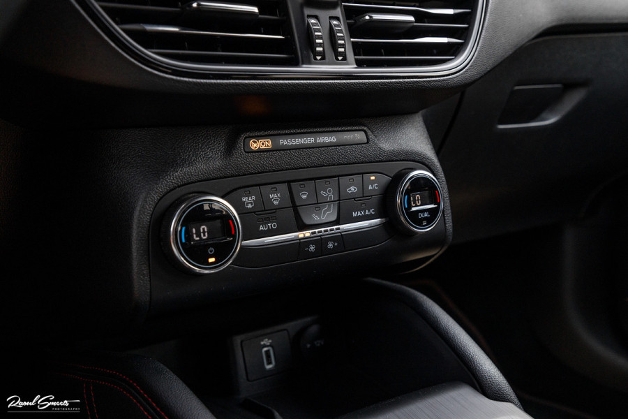 Ford FOCUS Wagon 1.5 EcoBoost ST Line Business | Cruise control | Apple carplay | trekhaak.afnb | Premium audio | Keyless |
