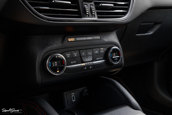 Ford FOCUS Wagon 1.5 EcoBoost ST Line Business | Cruise control | Apple carplay | trekhaak.afnb | Premium audio | Keyless |