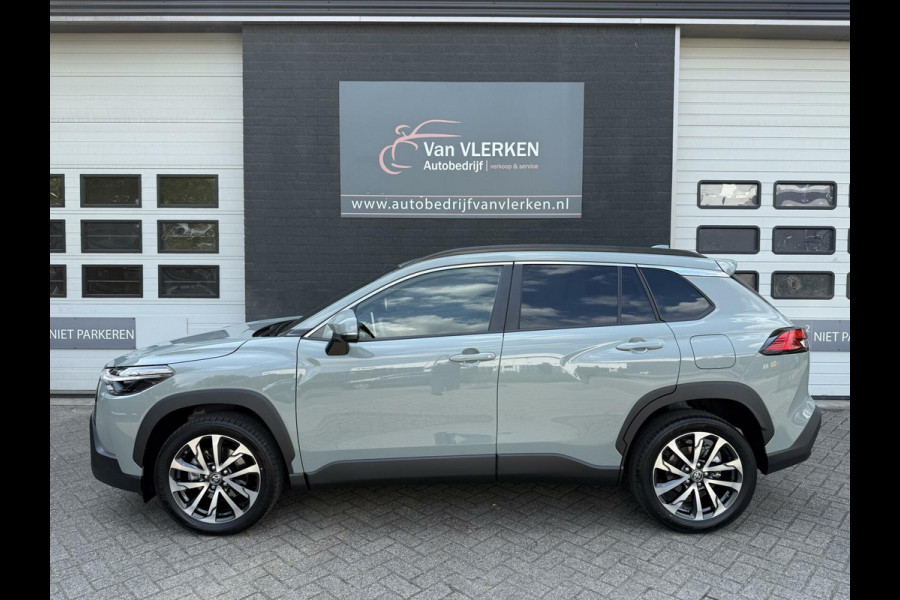 Toyota Corolla Cross Hybrid 140 Dynamic ook in kleur zwart en blauw