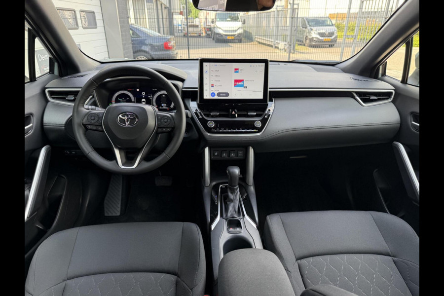 Toyota Corolla Cross Hybrid 140 Dynamic ook in kleur zwart en blauw