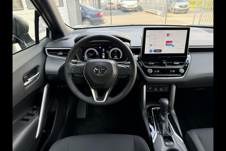 Toyota Corolla Cross Hybrid 140 Dynamic ook in kleur zwart en blauw