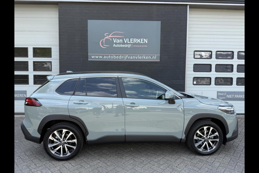 Toyota Corolla Cross Hybrid 140 Dynamic ook in kleur zwart en blauw