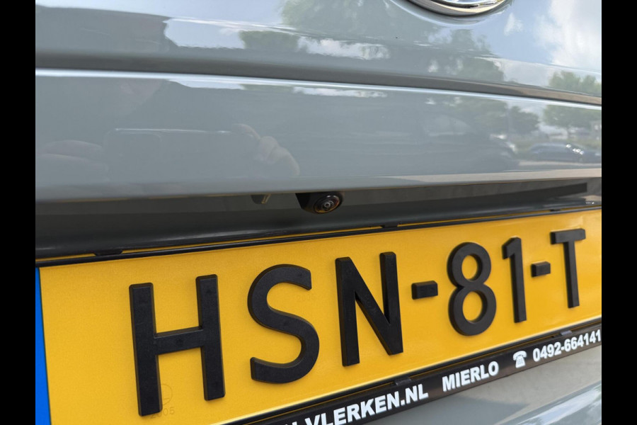 Toyota Corolla Cross Hybrid 140 Dynamic ook in kleur zwart en blauw