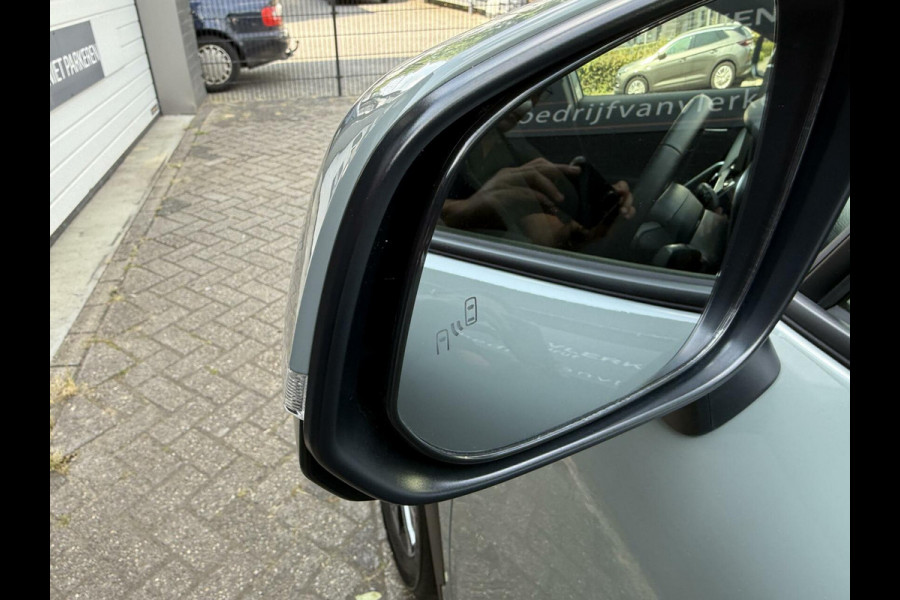 Toyota Corolla Cross Hybrid 140 Dynamic ook in kleur zwart en blauw