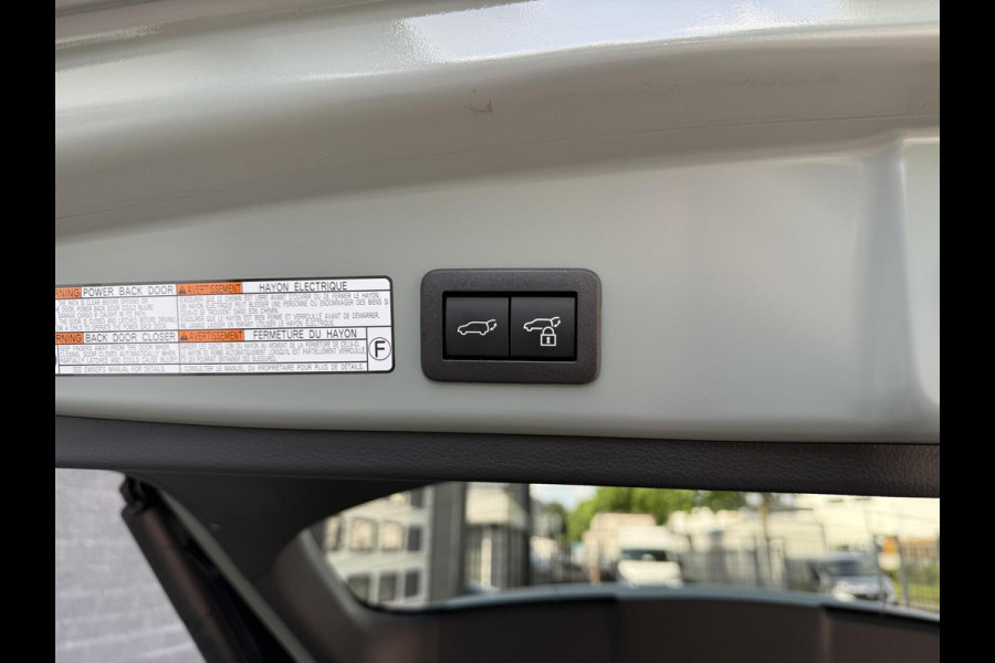 Toyota Corolla Cross Hybrid 140 Dynamic ook in kleur zwart en blauw