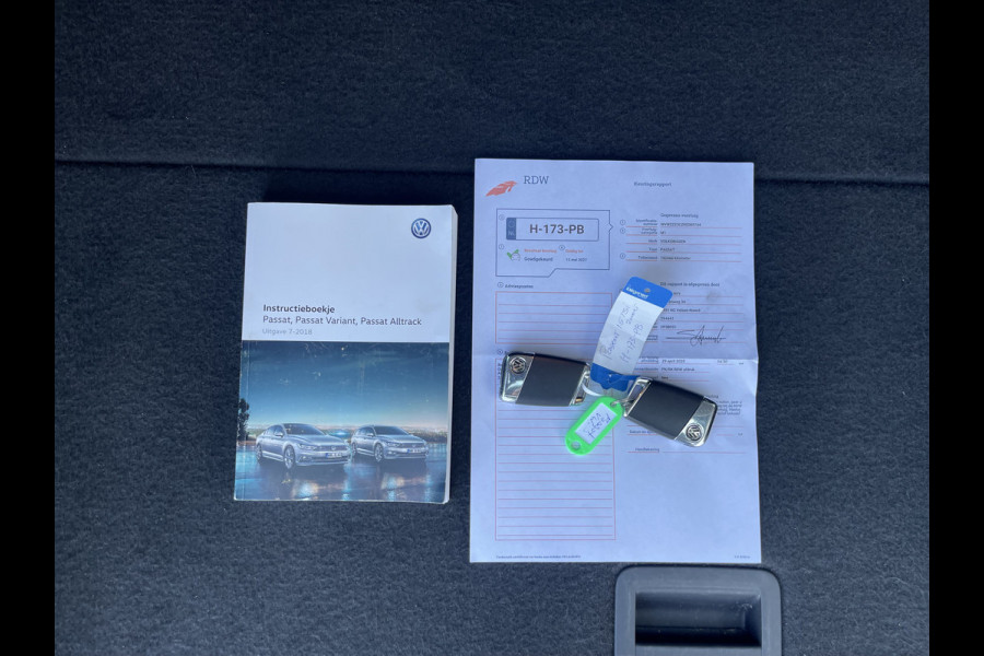 Volkswagen Passat Variant 1.5 TSI Highline Business R | Navi | ACC | HUD | LED | Keyless | Virtual Cockpit | 18 inch