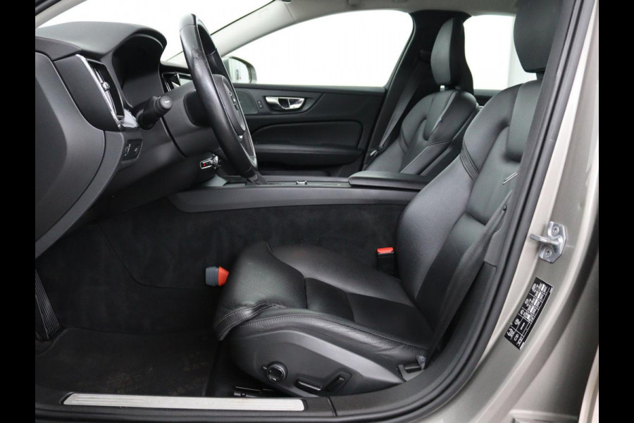 Volvo V60 2.0 T5 Momentum | Leder | Trekhaak | Stoelverwarming | LMV 20 inch | Harman/Kardon | Adaptive cruise | DAB+