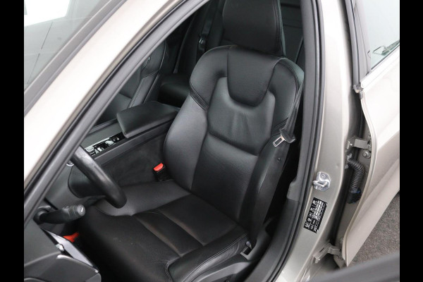Volvo V60 2.0 T5 Momentum | Leder | Trekhaak | Stoelverwarming | LMV 20 inch | Harman/Kardon | Adaptive cruise | DAB+