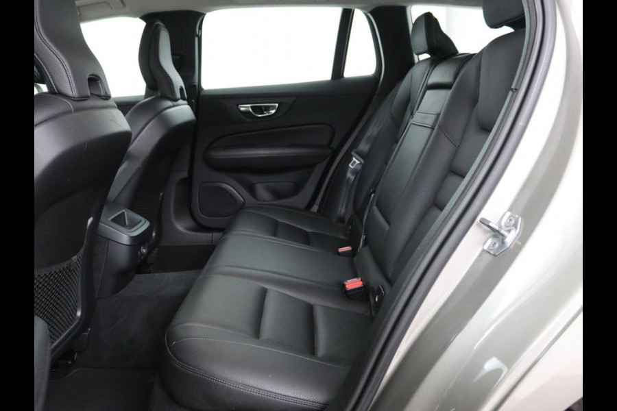 Volvo V60 2.0 T5 Momentum | Leder | Trekhaak | Stoelverwarming | LMV 20 inch | Harman/Kardon | Adaptive cruise | DAB+